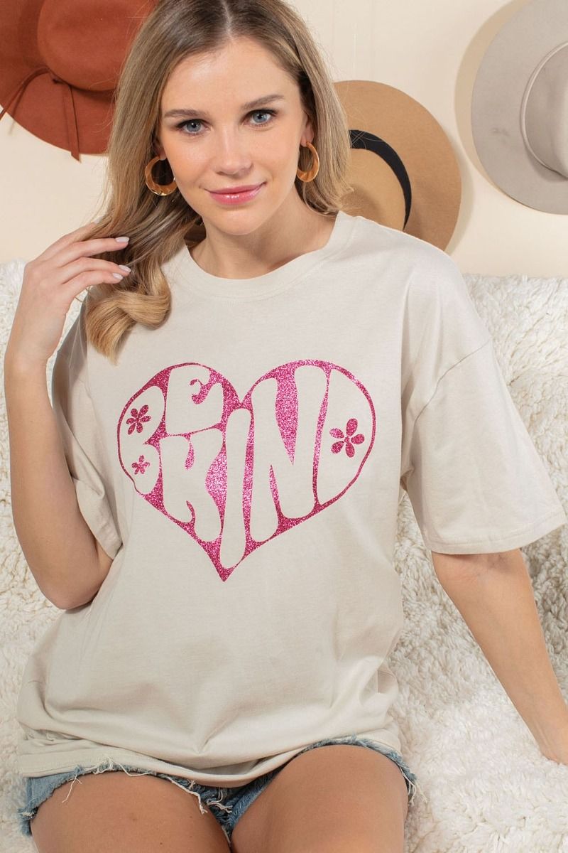 GLITTER BE KIND GRAPHIC TEE